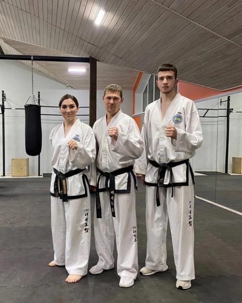 29 декабря в фитнес-клубе атлетик прошла аттестация тхэквондо ИТФ на цветные пояса. 01