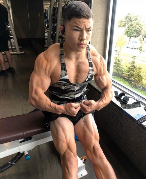 Этому парню 15 лет его зовут тристин ли, и он не пропускает ни одной тренировки. 04