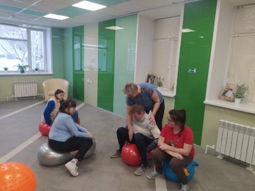 Даже небольшие переменки между занятиями проходят с большой пользой для наших ребят. 01