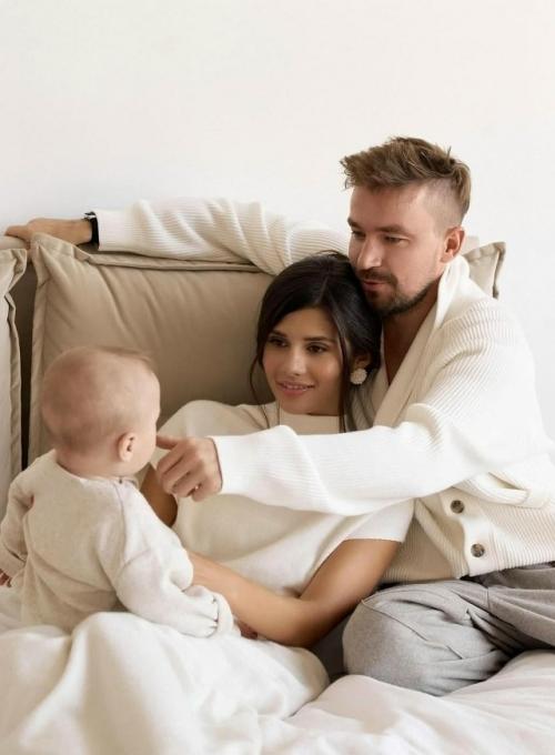 Фотограф Робин юте запечатлел оленят, которые выглядят так, будто их только что аккуратно посыпали снегом для красоты. 

