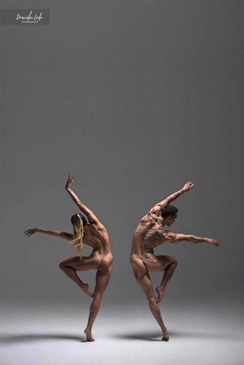 Бывшая биатлонистка и ныне фотограф из Польши Доминика цуда создала календарь с изображением обнажённых спортсменов. 09