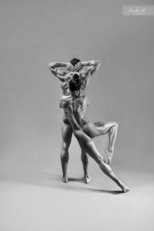 Бывшая биатлонистка и ныне фотограф из Польши Доминика цуда создала календарь с изображением обнажённых спортсменов. 07