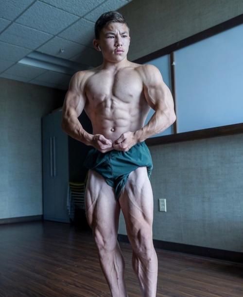 Этому парню 15 лет его зовут тристин ли, и он не пропускает ни одной тренировки. 06