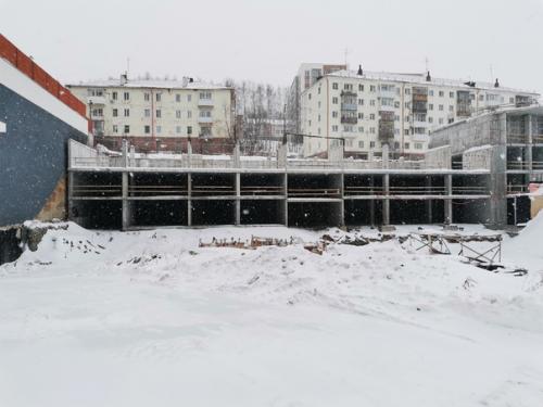 На Щербакова 67 остановили незаконную стройку: вместо спортивного центра там начали возводить 25-этажный жилой дом. 01