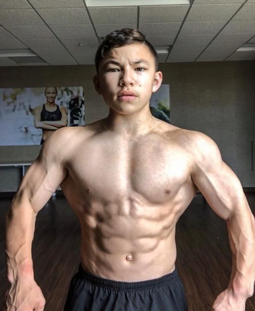 Этому парню 15 лет его зовут тристин ли, и он не пропускает ни одной тренировки. 07