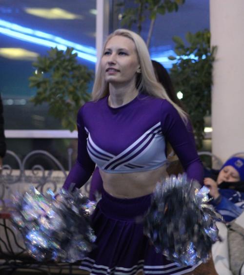 Те, кто зажигают на трибунах во время игр ХК Рязань. 04