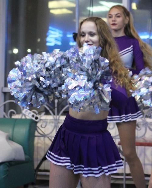 Те, кто зажигают на трибунах во время игр ХК Рязань. 03