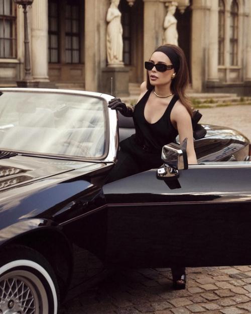 Звезде Уральских Пельменей Юлии Михалковой исполнился 41 год, и она выглядит отлично. 02