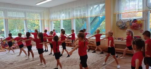 Зарядка - важная составляющая жизни любого человека, желающего быть здоровым и бодрым в течение всего дня. 01