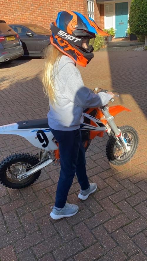 У Алисы уже прошли осенние каникулы. 04