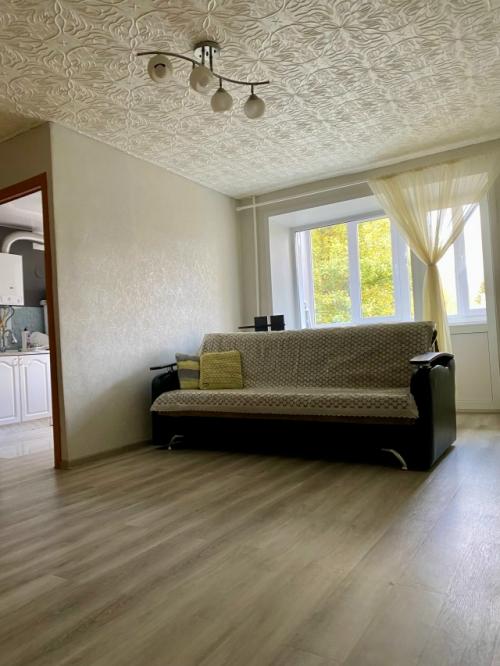 Продаю квартиру, - усть - кинельский, шоссейная 95, 3 этаж в 5 этажном доме, 44, 6 кв, сухая, теплая, не угловая. 03