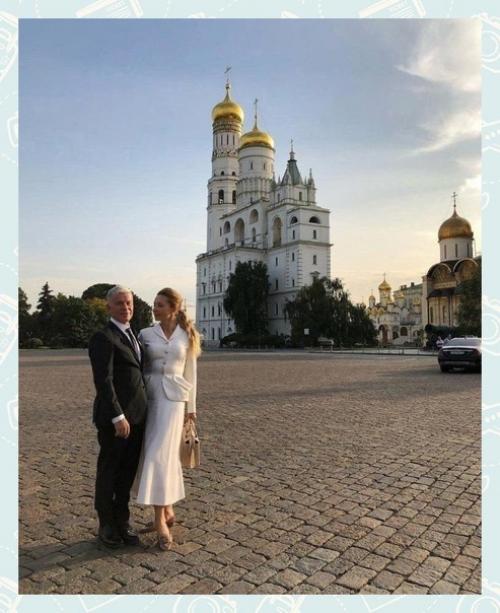 Ему 68, ей 51. 01