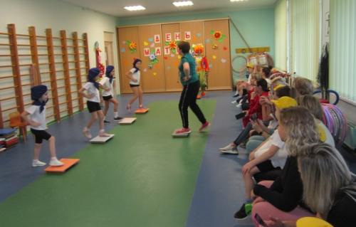 С 1998 года в России отмечается самый светлый, добрый, красивый праздник - день матери. 01 С 1998 года в России отмечается самый светлый, добрый, красивый праздник - день матери. 01