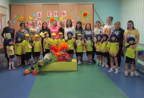 С 1998 года в России отмечается самый светлый, добрый, красивый праздник - день матери. 08 С 1998 года в России отмечается самый светлый, добрый, красивый праздник - день матери. 08