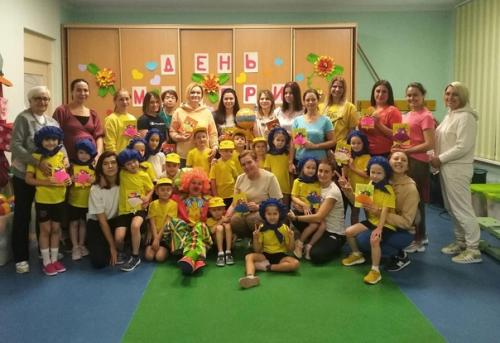 С 1998 года в России отмечается самый светлый, добрый, красивый праздник - день матери. 09 С 1998 года в России отмечается самый светлый, добрый, красивый праздник - день матери. 09