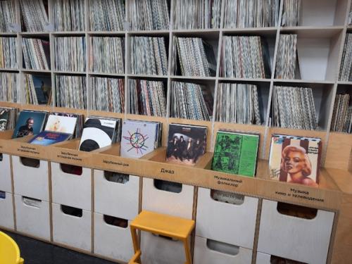 Посетили федеральное государственное бюджетное учреждение культуры Российская Государственная Библиотека для Молодёжив Москве. 06