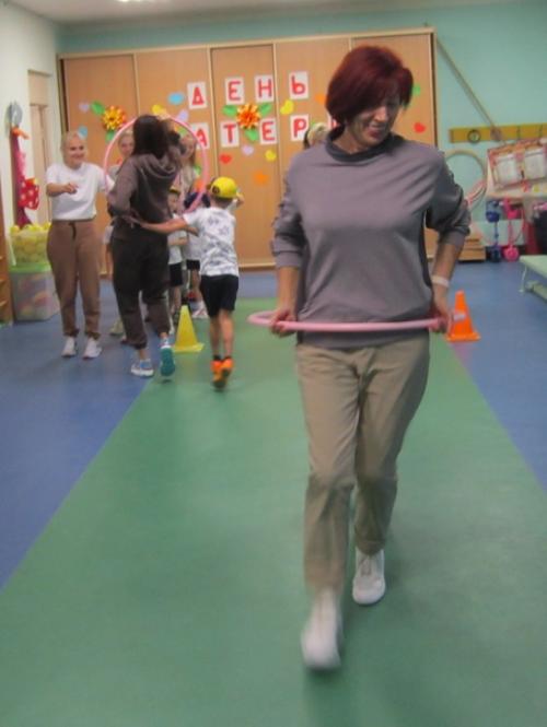 С 1998 года в России отмечается самый светлый, добрый, красивый праздник - день матери. 03 С 1998 года в России отмечается самый светлый, добрый, красивый праздник - день матери. 03