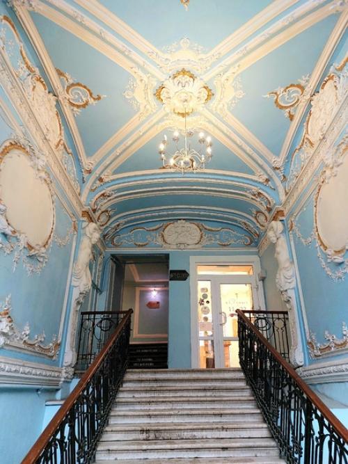 Санкт-петербург.  Парадный подъезд дома 6 по кузнечному переулку. 01