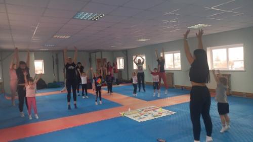 В праздничные выходные в группе Дюймовочка детского сада сказка прошёл тур выходного дня. 04