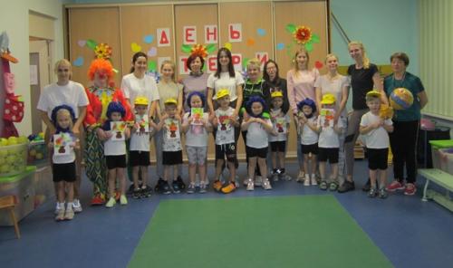 С 1998 года в России отмечается самый светлый, добрый, красивый праздник - день матери. 05 С 1998 года в России отмечается самый светлый, добрый, красивый праздник - день матери. 05