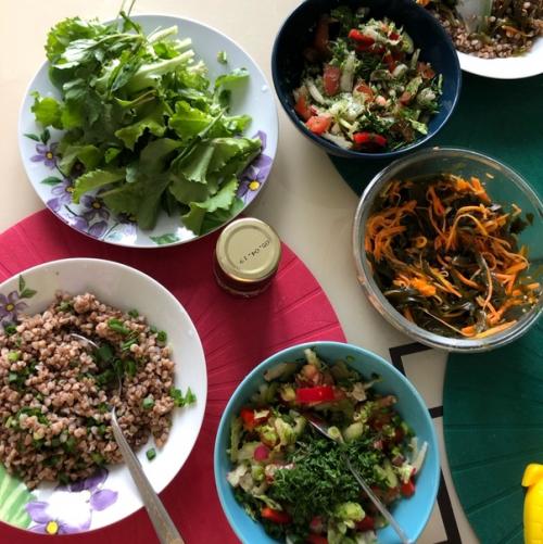 Всем привет!  Я - Эльмира, фитнес - тренер и нутрициолог. 02