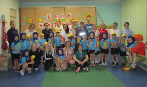 С 1998 года в России отмечается самый светлый, добрый, красивый праздник - день матери. 06 С 1998 года в России отмечается самый светлый, добрый, красивый праздник - день матери. 06