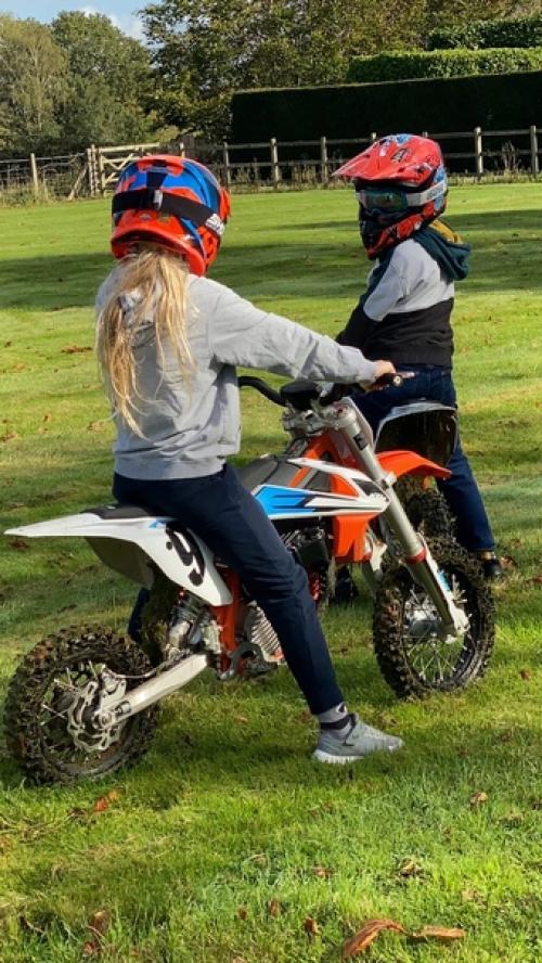 У Алисы уже прошли осенние каникулы. 05