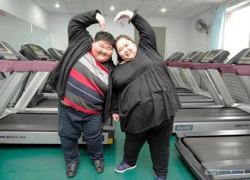 Линь Юэ и его супруга Дэн Ян официально зарегистрированы как самая тяжелая пара на земле. 01 Линь Юэ и его супруга Дэн Ян официально зарегистрированы как самая тяжелая пара на земле. 01