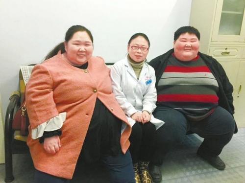 Линь Юэ и его супруга Дэн Ян официально зарегистрированы как самая тяжелая пара на земле. 04 Линь Юэ и его супруга Дэн Ян официально зарегистрированы как самая тяжелая пара на земле. 04