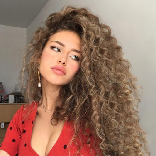 Очень шикарная внешность у девушки! 02