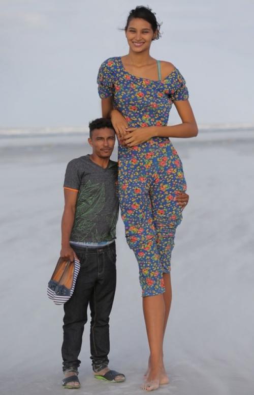 Самая высокая девушка и ее мужчина! 01