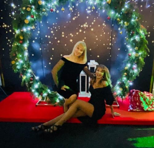 Новый год принято встречать в кругу семьи. 03