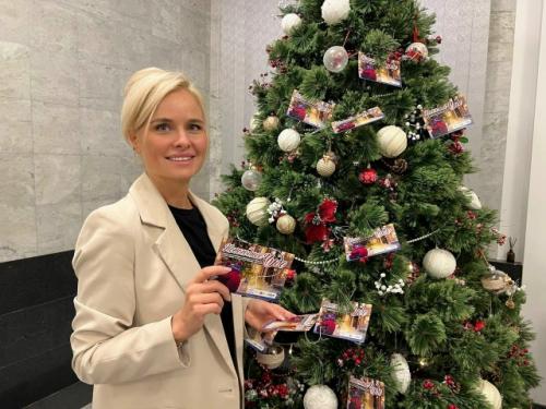 Каждый год я участвую в подготовке подарков к новому году для деток из детских домов и социальных приютов мурманской области.

