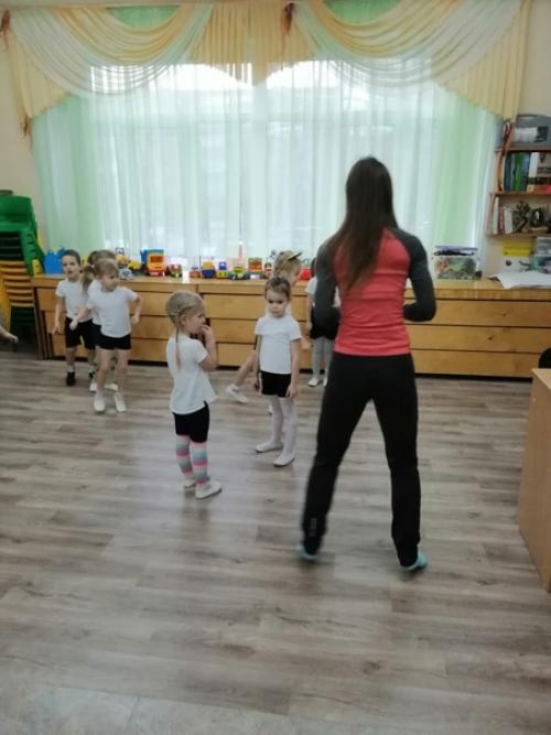 Мы продолжаем знакомить вас с родителями, участниками нашего проекта Гость Группы. 01 Мы продолжаем знакомить вас с родителями, участниками нашего проекта Гость Группы. 01