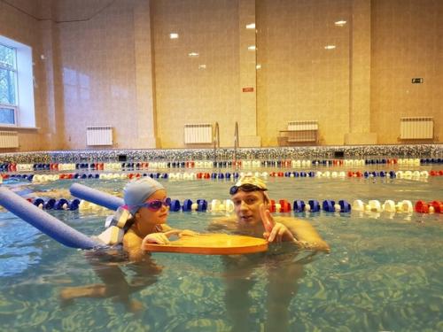 А вы знаете, что в клубе теперь есть новое фитнес - направление по подготовке ГТО, развивающим упражнениям для детей, и проводит их всеми любимый. 01