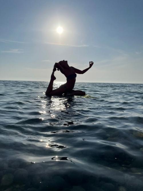 Я верю в то, что все встречи не случайны, что есть кто то, кто направляет нас к нужным людям! 01