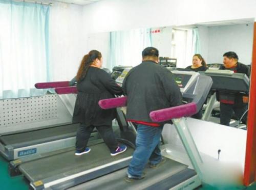 Линь Юэ и его супруга Дэн Ян официально зарегистрированы как самая тяжелая пара на земле. 07 Линь Юэ и его супруга Дэн Ян официально зарегистрированы как самая тяжелая пара на земле. 07