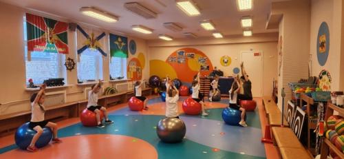 Заниматься физической культурой и спортом полезно в любом возрасте. 06