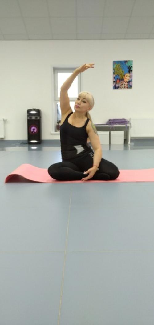 Фитнес йога - это комплексная тренинг программа, объединяющая в себе силу, гибкость в единую динамическую работу. 01