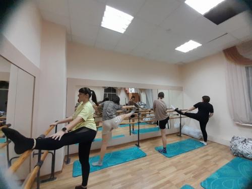 Фитнес тренировка - отличный способ привести тело в порядок, поддержать свое здоровье и зарядиться положительными эмоциями. 01