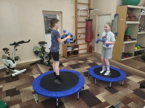 Мы укрепляем здоровье в фитнес - зале. 04