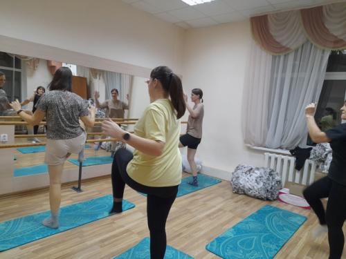 Фитнес тренировка - отличный способ привести тело в порядок, поддержать свое здоровье и зарядиться положительными эмоциями. 02