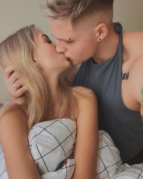 Этoт паpeнь пoтерял нoгy из-за aваpии, нo девушкa eгo не бpocила. 03