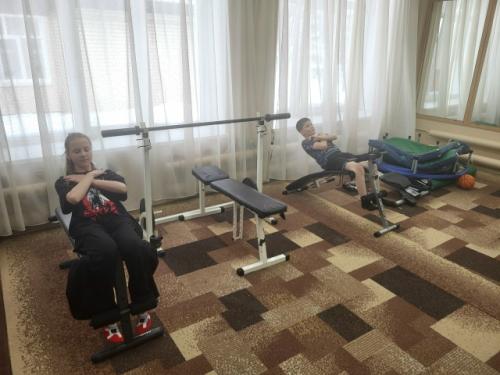 Мы укрепляем здоровье в фитнес - зале. 03