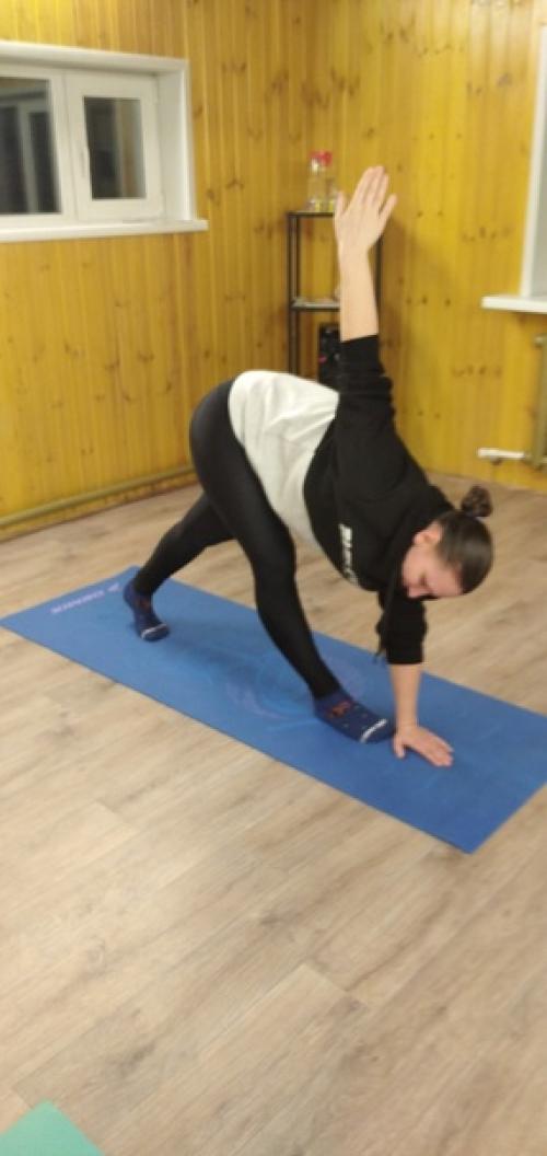 Фитнес йога - это комплексная тренинг программа, объединяющая в себе силу, гибкость в единую динамическую работу. 02