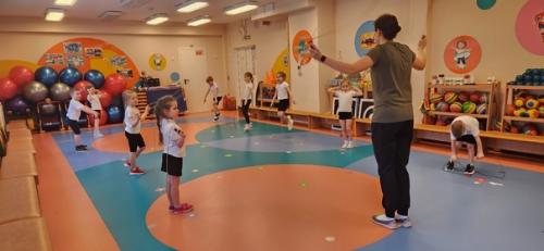 Заниматься физической культурой и спортом полезно в любом возрасте. 02