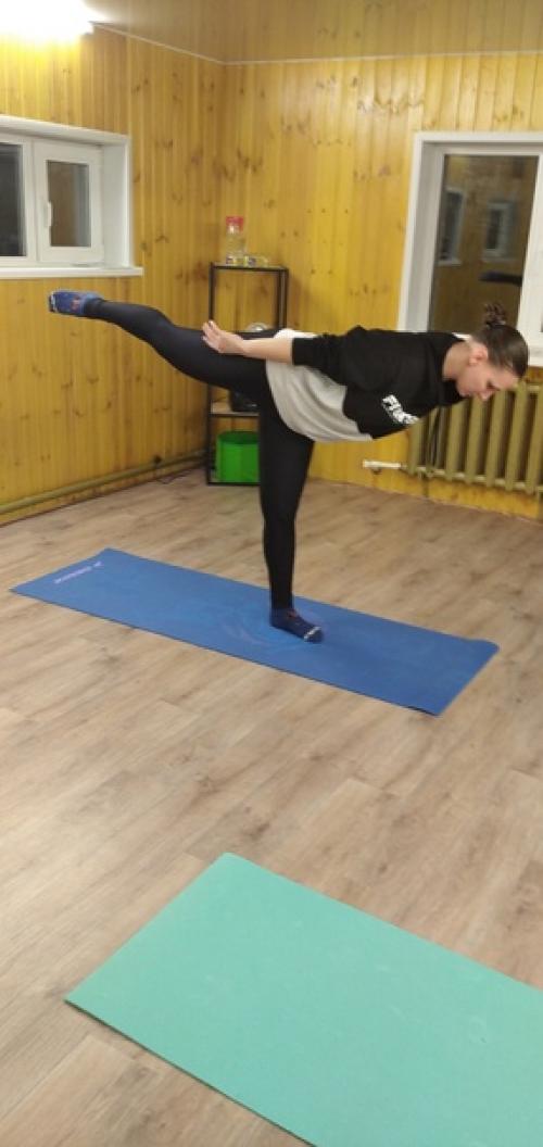 Фитнес йога - это комплексная тренинг программа, объединяющая в себе силу, гибкость в единую динамическую работу. 07