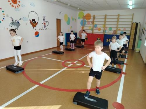 Что такое степ - аэробика? 02 Что такое степ - аэробика? 02