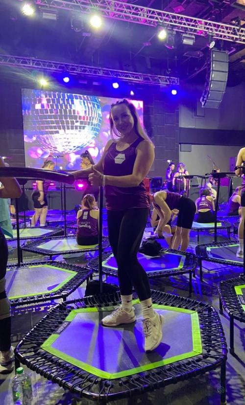 А вы знали, что кардио тренировка на батуте включает в себя плиометрический метод. 01 А вы знали, что кардио тренировка на батуте включает в себя плиометрический метод. 01