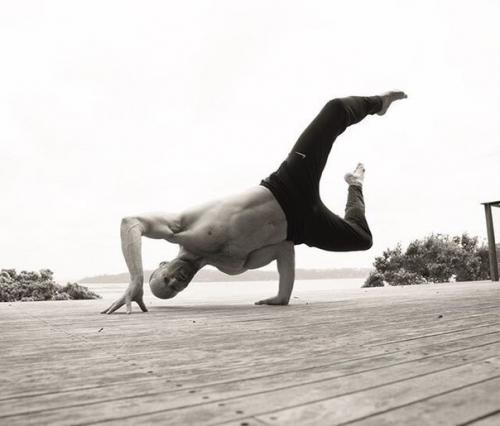 Джейсон стэтхем - один из самых известных английских актёров современности, который на протяжении многих лет держит себя в отличной форме. 01 Джейсон стэтхем - один из самых известных английских актёров современности, который на протяжении многих лет держит себя в отличной форме. 01